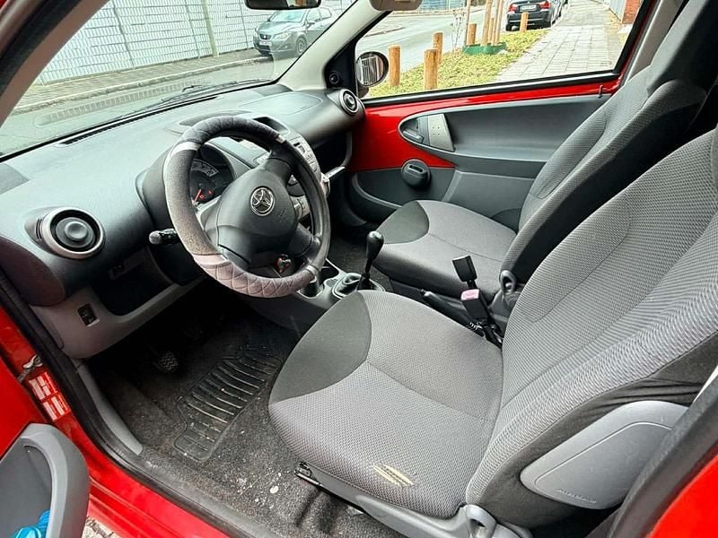Gebraucht Toyota Aygo 70 PS (51 kW) 2007 Rot Kleinwagen