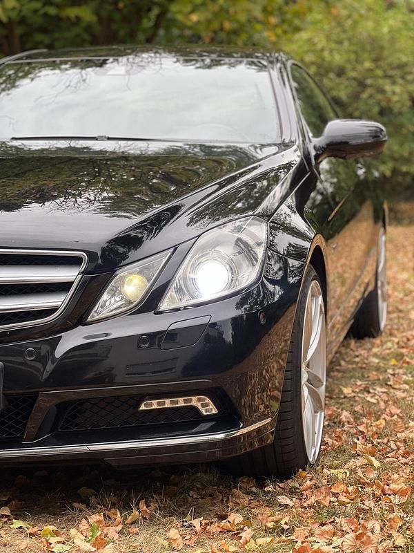 Schwarz Gebraucht 2010 Mercedes E350 Coupé | 8.700 € (Superpreis) - Bild 1/4