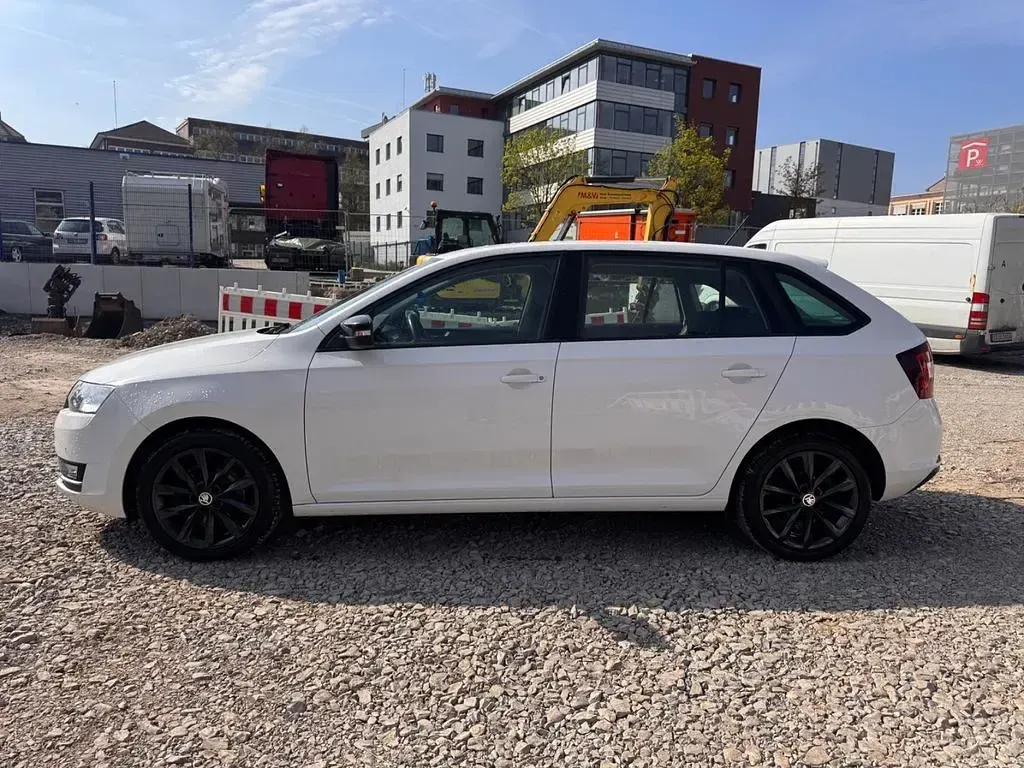 Gebraucht Skoda Rapid Style 125 PS (91 kW) 2018 Weiß Kleinwagen