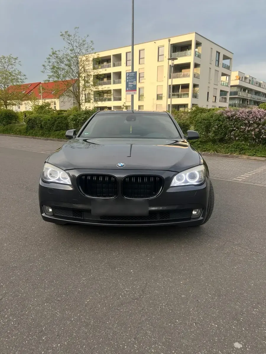 Gebraucht BMW 740 Comfort Edition 306 PS (225 kW) 2011 Grau Limousine