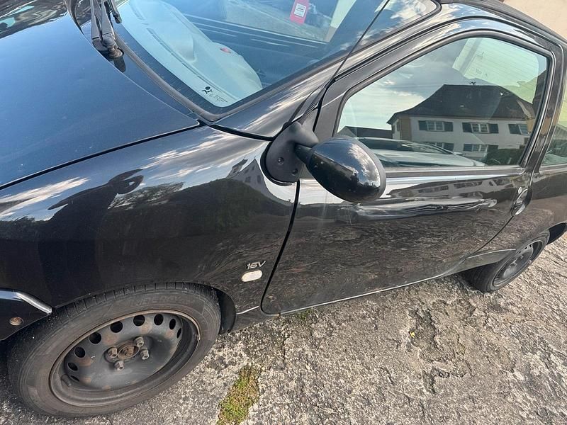 Second-hand Renault Twingo 75 CP (55 kW) 2004 Negru Hatchback