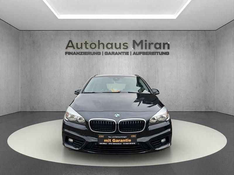 Blau Gebraucht 2016 BMW 218 Active Tourer Sport Line Van / Kleinbus | 10.999 € (Guter Preis) - Bild 1/4