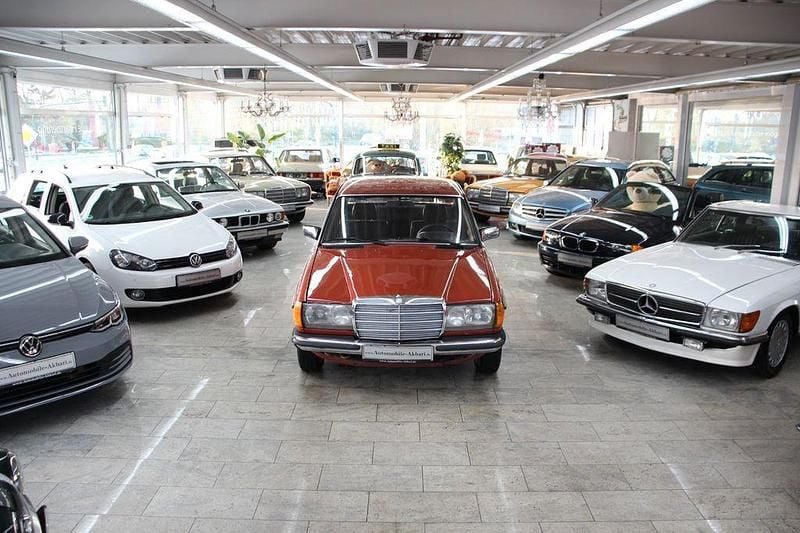 Gebraucht Mercedes 200 60 PS (44 kW) 1982 Orange Limousine