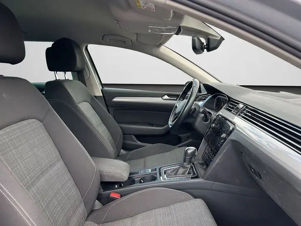 Gebraucht VW Passat Business 200 PS (147 kW) 2022 Mondsteingrau Kombi