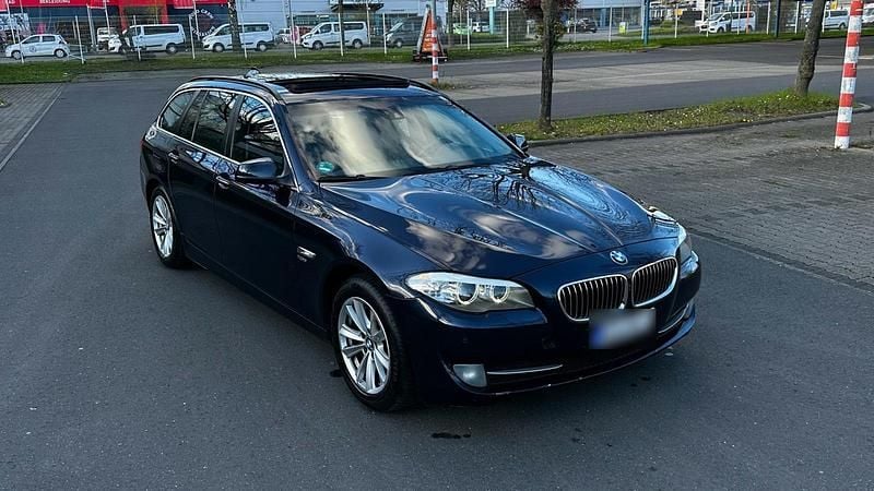Gebraucht BMW 530 258 PS (189 kW) 2012 Blau Kombi