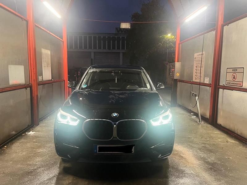 Schwarz Gebraucht 2020 BMW X1 SUV | 25.500 € - Bild 1/4