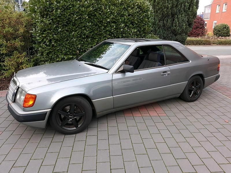 Blau Gebraucht 1992 Mercedes 230 Coupé | 2.500 € - Bild 1/4