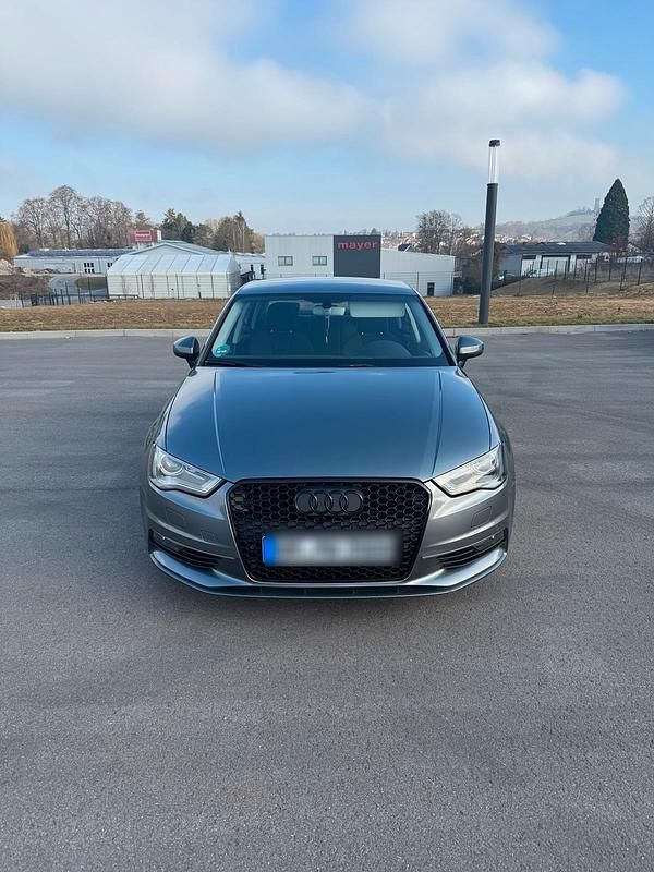 Grau Gebraucht 2015 Audi A3 Limousine | 13.200 € (Fairer Preis) - Bild 1/4