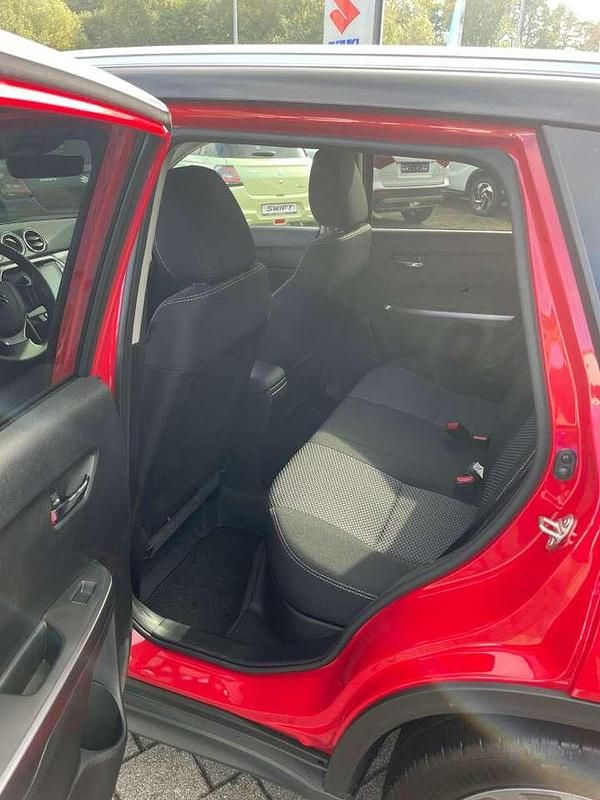 Gebraucht Suzuki Vitara Comfort 110 PS (80 kW) 2025 Rot SUV