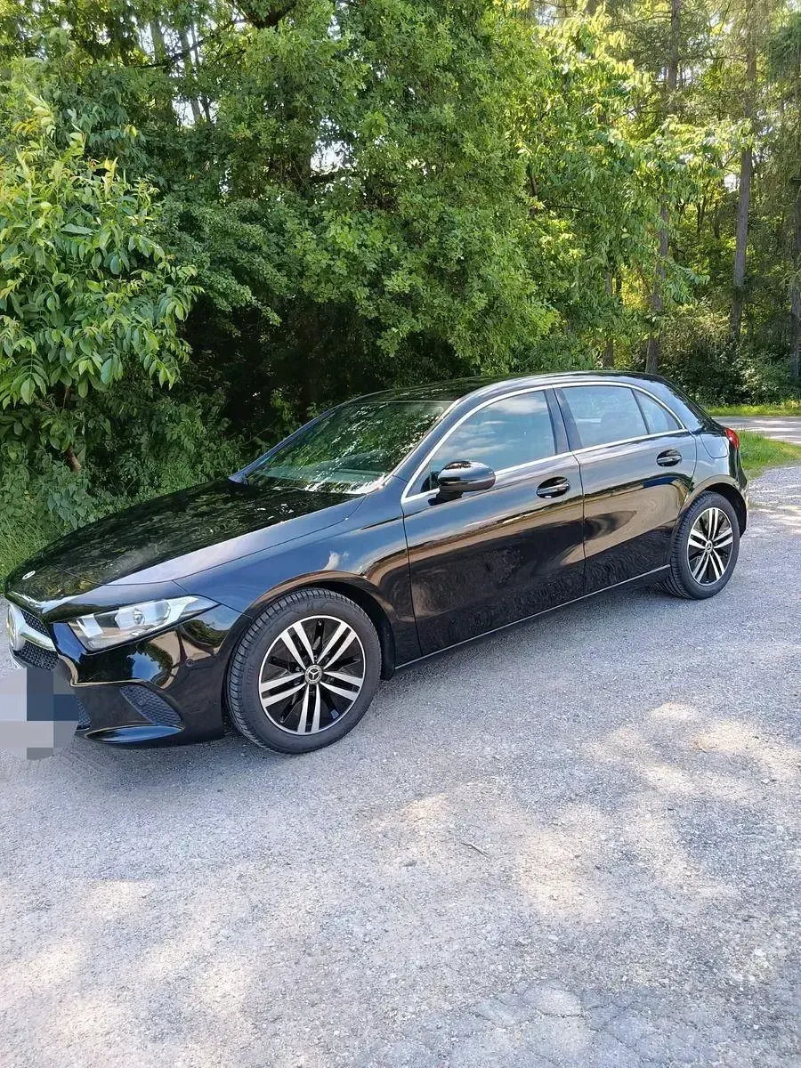 Gebraucht Mercedes A180 136 PS (100 kW) 2021 Schwarz Limousine