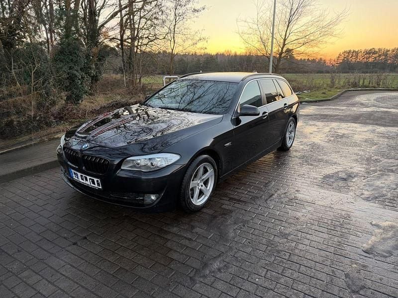 Schwarz Gebraucht 2012 BMW 525 Kombi | 8.799 € (Guter Preis) - Bild 1/4