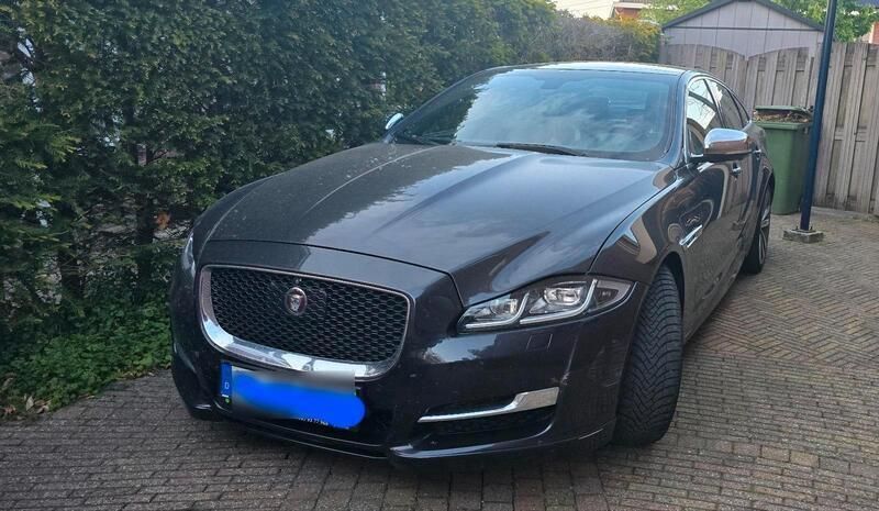 Schwarz Gebraucht 2016 Jaguar XJ Limousine | 13.000 € (Superpreis) - Bild 1/4