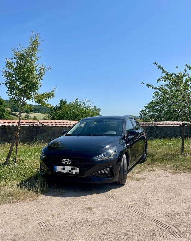 Schwarz Gebraucht 2021 Hyundai i30 Kleinwagen | 16.200 € (Etwas zu teuer) - Bild 1/4