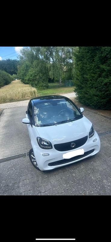 Weiß Gebraucht 2017 Smart ForTwo Coupé Passion Cabrio | 10.900 € (Fairer Preis) - Bild 1/4