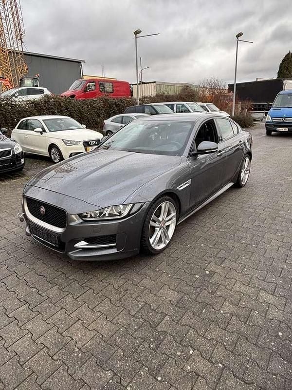 Gebraucht Jaguar XE R-Sport 179 PS (131 kW) 2015 Corris grey Limousine