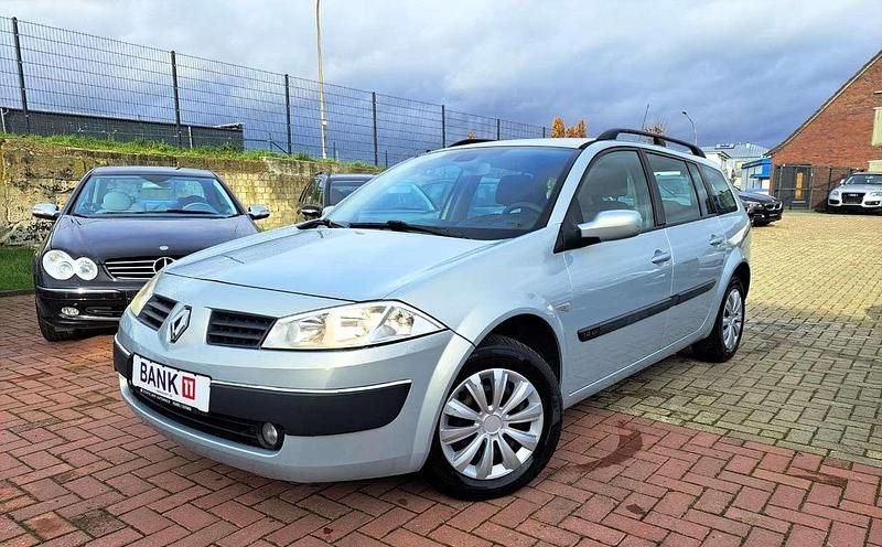 Grau Gebraucht 2004 Renault Mégane GrandTour Kombi | 890 € (Fairer Preis) - Bild 1/4