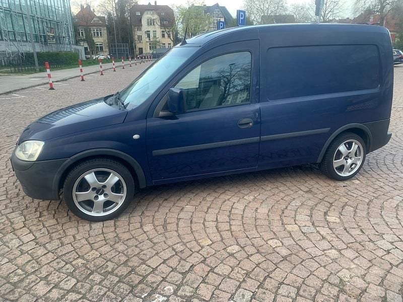Second-hand Opel Combo 75 CP (55 kW) 2005 Albastru Monovolum