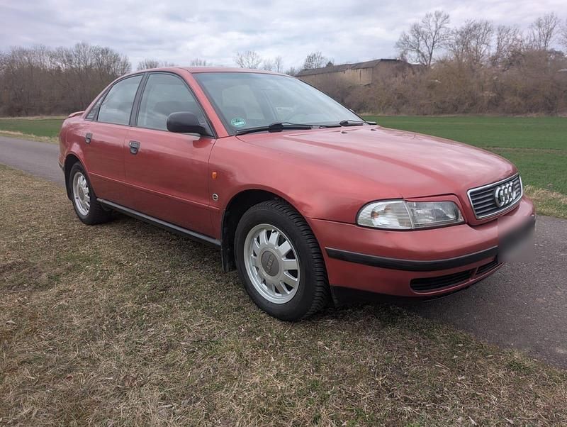 Second-hand Audi A4 125 CP (91 kW) 1995 Berlinǎ