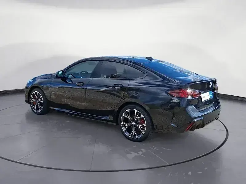 Gebraucht BMW 223 Active Tourer M Sport 204 PS (150 kW) 2025 Schwarz Van / Kleinbus