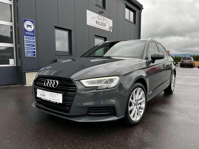 Nanograu metallic Gebraucht 2019 Audi A3 Sportback Design Kombi | 19.590 € (Fairer Preis) - Bild 1/4