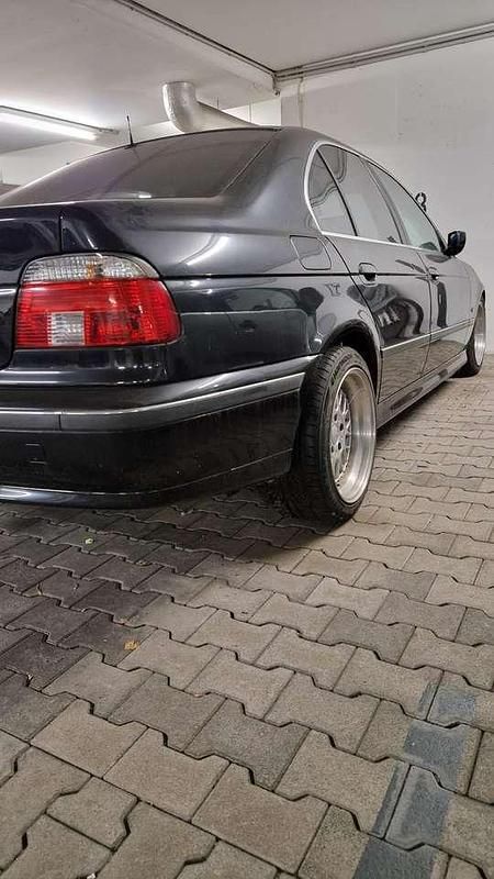 Schwarz Gebraucht 1999 BMW 528 Limousine | 4.500 € (Fairer Preis) - Bild 1/4