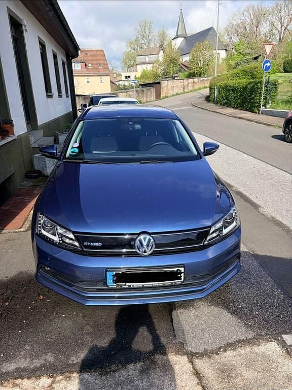 Second-hand VW Jetta 170 CP (125 kW) 2016 Albastru Berlinǎ