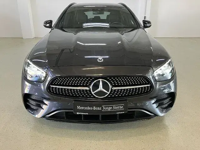 Gebraucht Mercedes E400 330 PS (242 kW) 2023 Metalliclack graphitgrau Kombi