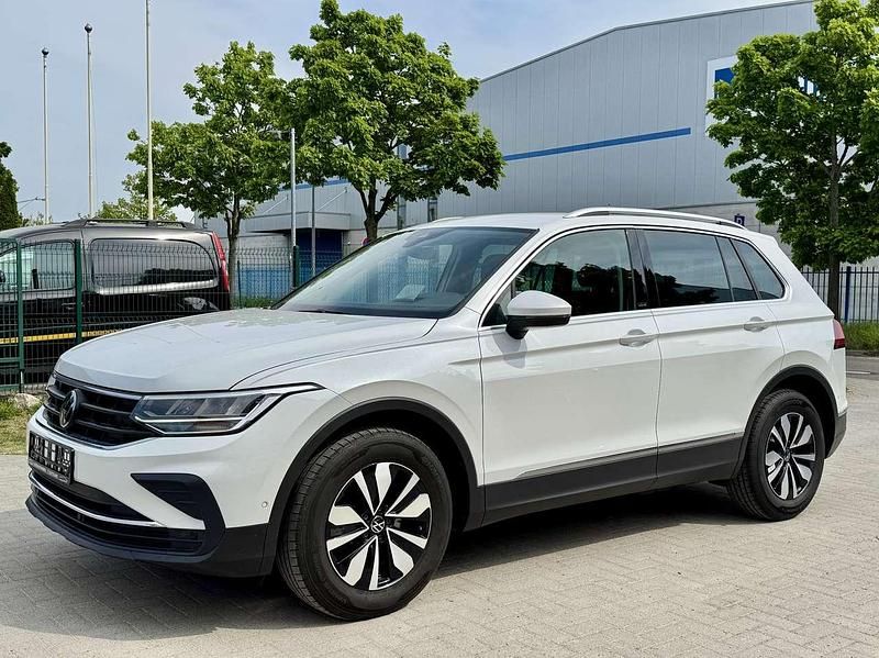 Gebraucht VW Tiguan R 150 PS (110 kW) 2024 Oryxweiß perlmutteffekt SUV