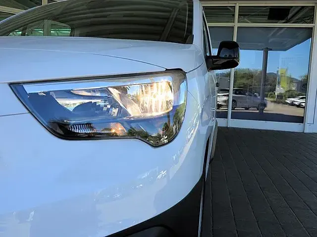 Gebraucht Opel Combo 110 PS (80 kW) 2024 Weiß Van / Kleinbus