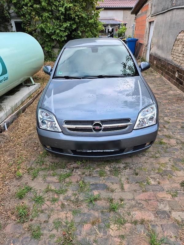Grau Gebraucht 2005 Opel Vectra Limousine | 1.999 € (Fairer Preis) - Bild 1/4