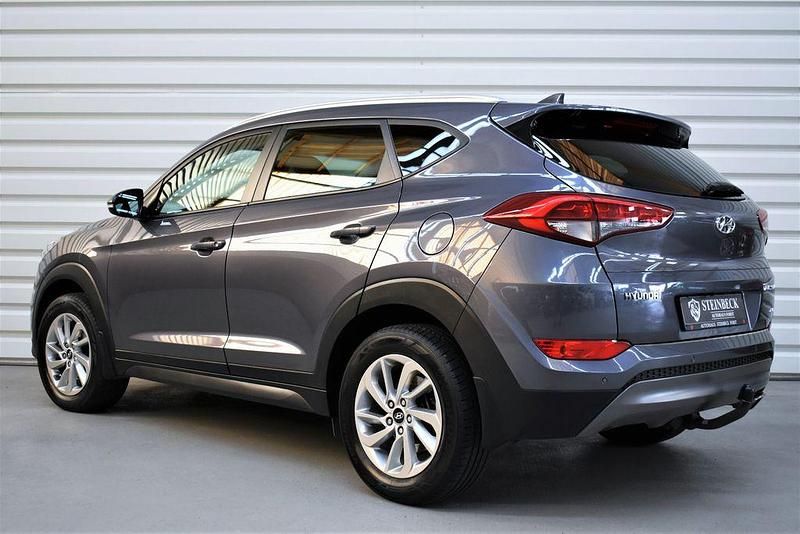 Gebraucht Hyundai Tucson Intro Edition 177 PS (130 kW) 2015 Grau SUV