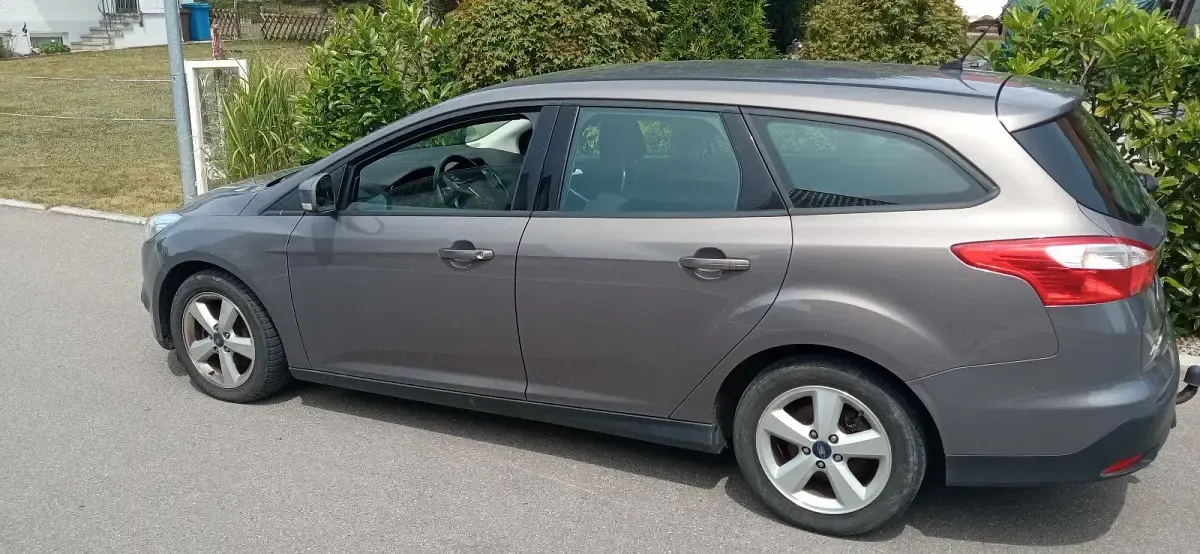 Gebraucht Ford Focus 116 PS (85 kW) 2013 Grau Kombi