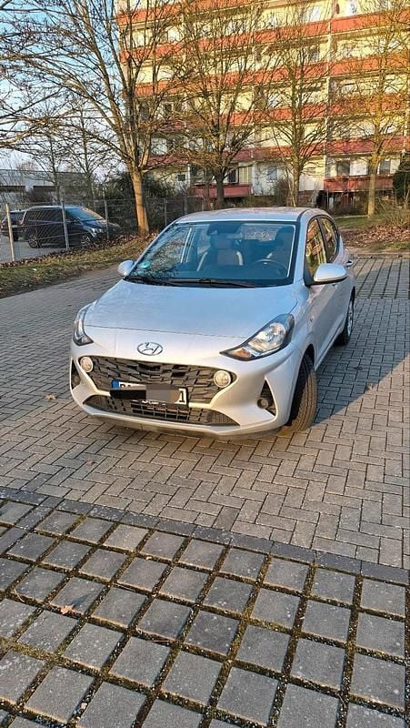 Gebraucht Hyundai i10 Select 67 PS (49 kW) 2020 Silber Kleinwagen