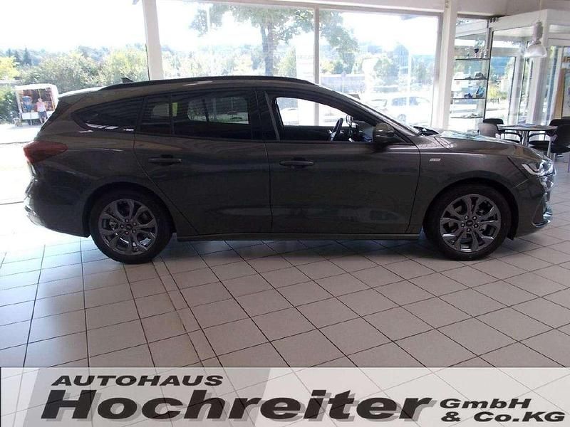 Neu Ford Focus ST-Line X 155 PS (114 kW) 2025 Magneticgrau (metallic) Kombi