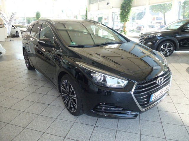 Gebraucht Hyundai i40 Premium 141 PS (103 kW) 2017 Schwarz metallic Kombi