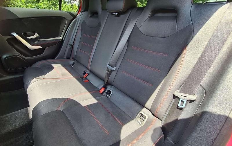 Gebraucht Mercedes A200 AMG line 163 PS (119 kW) 2018 Rot Limousine