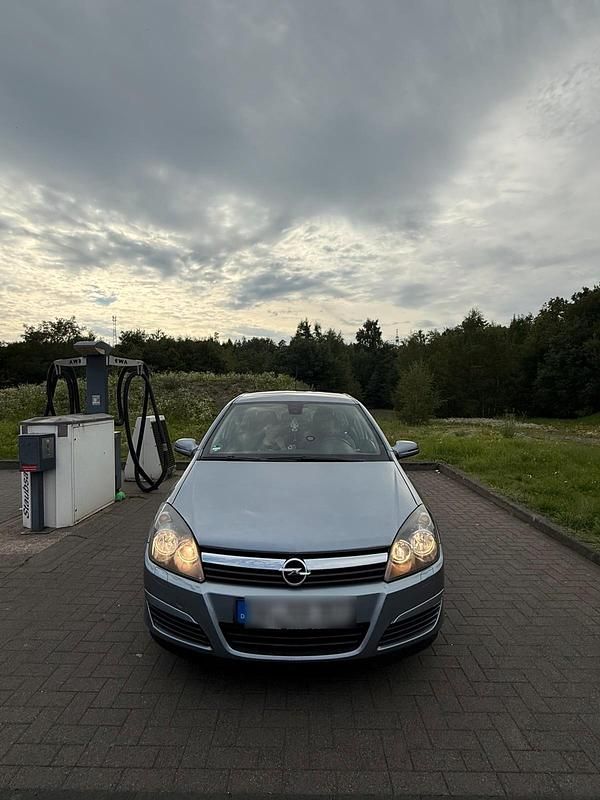Andere farben Gebraucht 2005 Opel Astra Kleinwagen | 2.150 € (Fairer Preis) - Bild 1/4