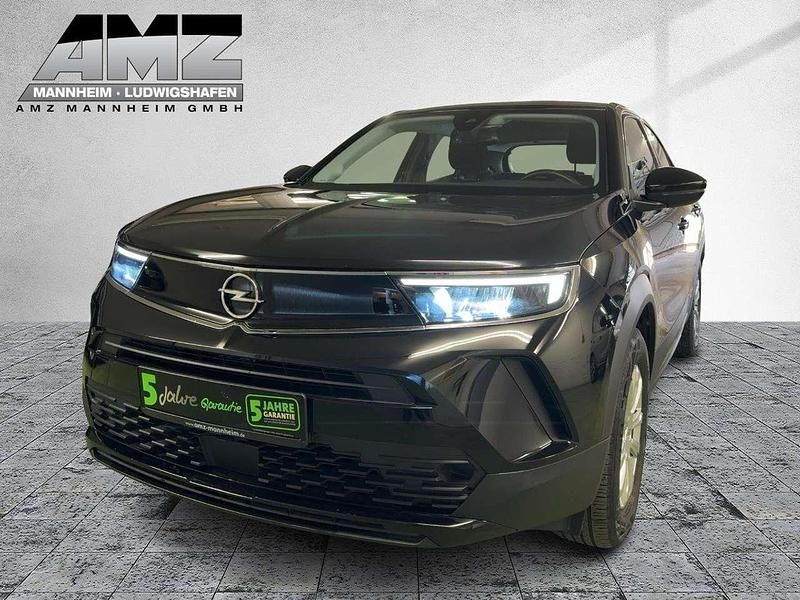 Gebraucht Opel Mokka-e Edition 100 kW (136 PS) 2023 Lackierung schwarz perla nera/ SUV