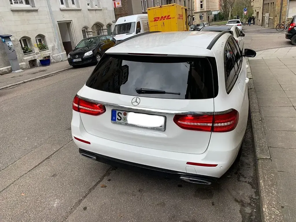 Gebraucht Mercedes E220 Avantgarde 194 PS (142 kW) 2017 Weiß Limousine