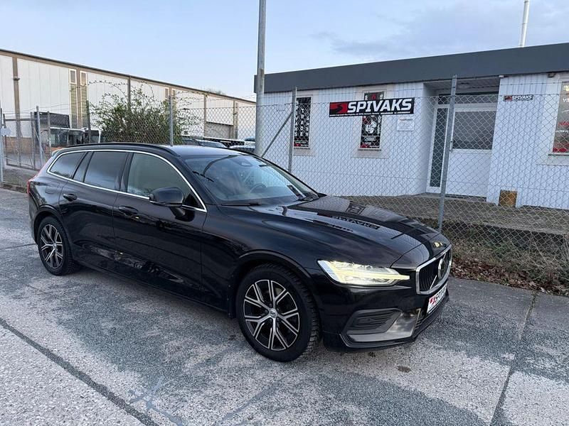 Gebraucht Volvo V60 Core 197 PS (144 kW) 2023 Schwarz Kombi