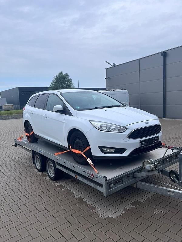 Gebraucht Ford Focus 120 PS (88 kW) 2018 Weiß Kombi