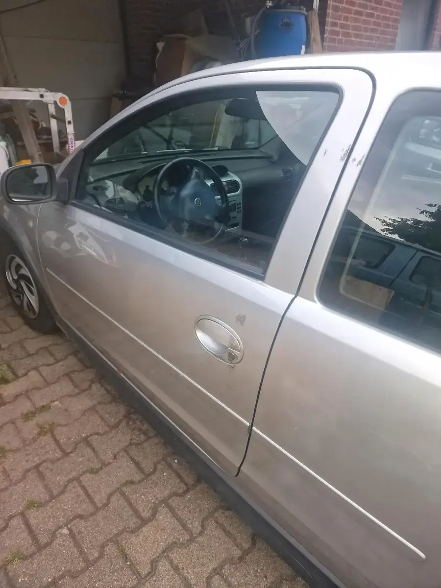Gebraucht Opel Corsa 85 PS (62 kW) 2005 Silber Kleinwagen