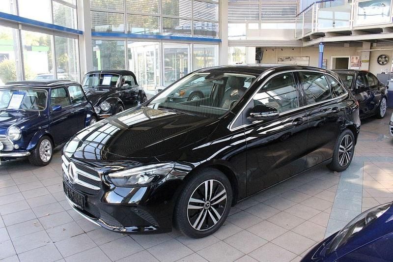 Nachtschwarz Gebraucht 2022 Mercedes B220 Business Van / Kleinbus | 27.950 € (Superpreis) - Bild 1/4