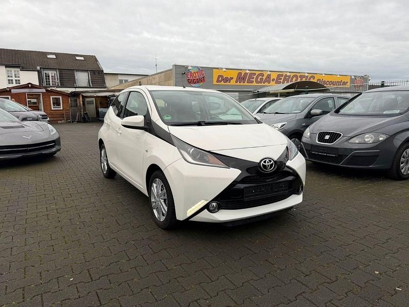 Gebraucht Toyota Aygo 69 PS (50 kW) 2018 Weiß Kleinwagen