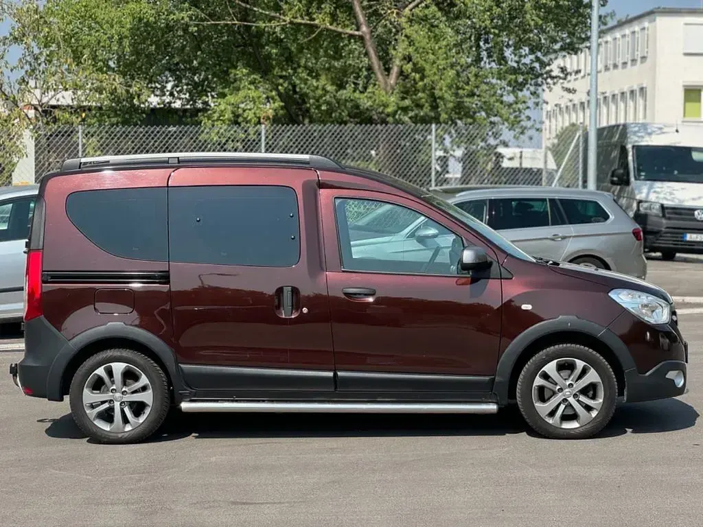 Gebraucht Dacia Dokker Stepway 116 PS (85 kW) 2016 Violett Van / Kleinbus