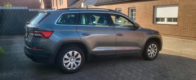 Andere farben Gebraucht 2019 Skoda Kodiaq SUV | 25.000 € (Superpreis) - Bild 1/4