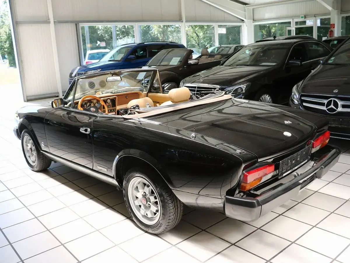 Gebraucht Fiat 124 Spider 105 PS (77 kW) 1982 Schwarz Cabrio