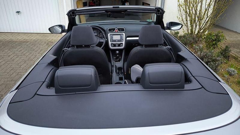 Usata VW Eos 140 CV (102 kW) 2012 Argento Cabrio