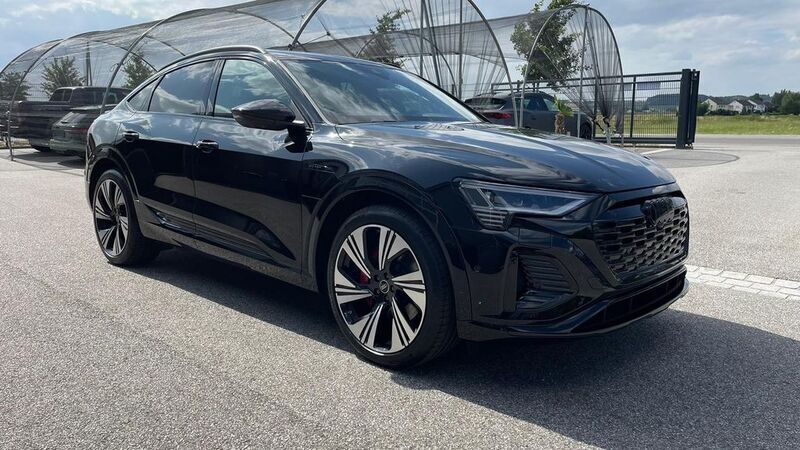 Schwarz Gebraucht 2023 Audi Q8 e-tron S-Line SUV | 79.950 € - Bild 1/4