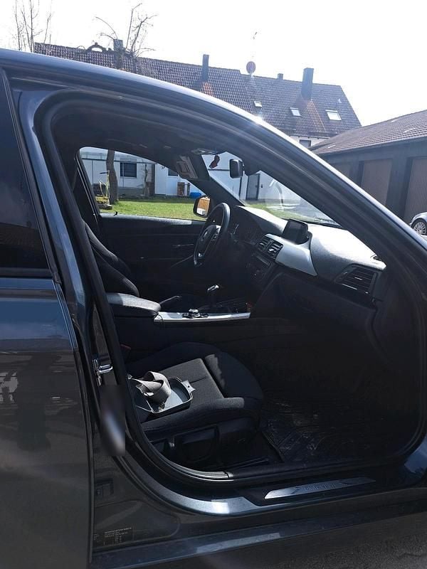 Gebraucht BMW 320 189 PS (139 kW) 2012 Grau Limousine